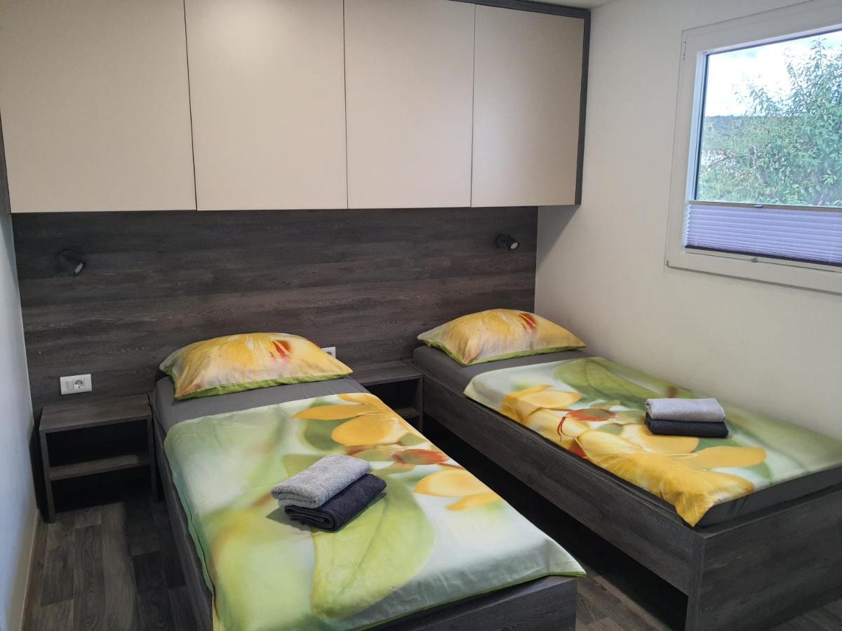 Mobile Home Tina Тисно Екстериор снимка