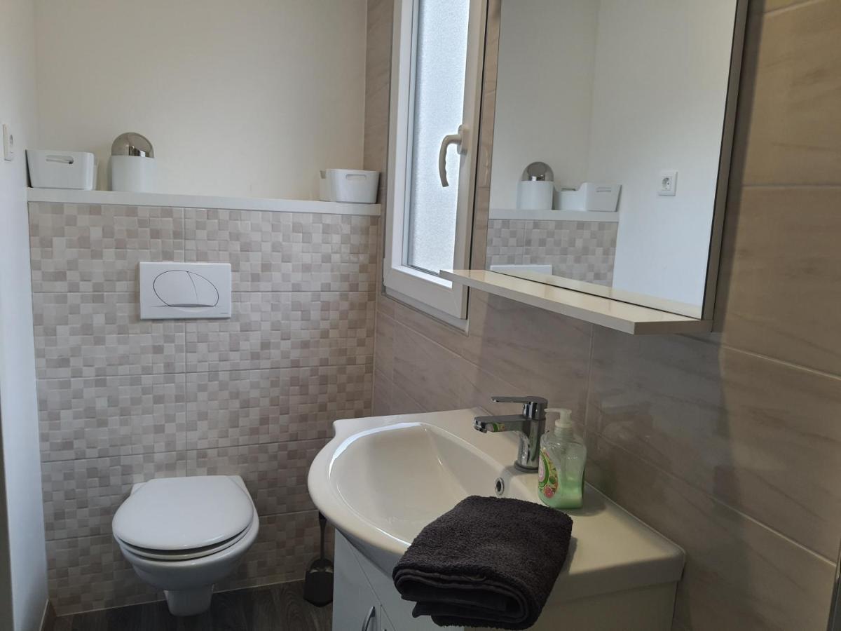 Mobile Home Tina Тисно Екстериор снимка