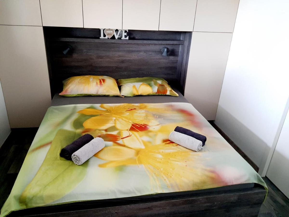 Mobile Home Tina Тисно Екстериор снимка