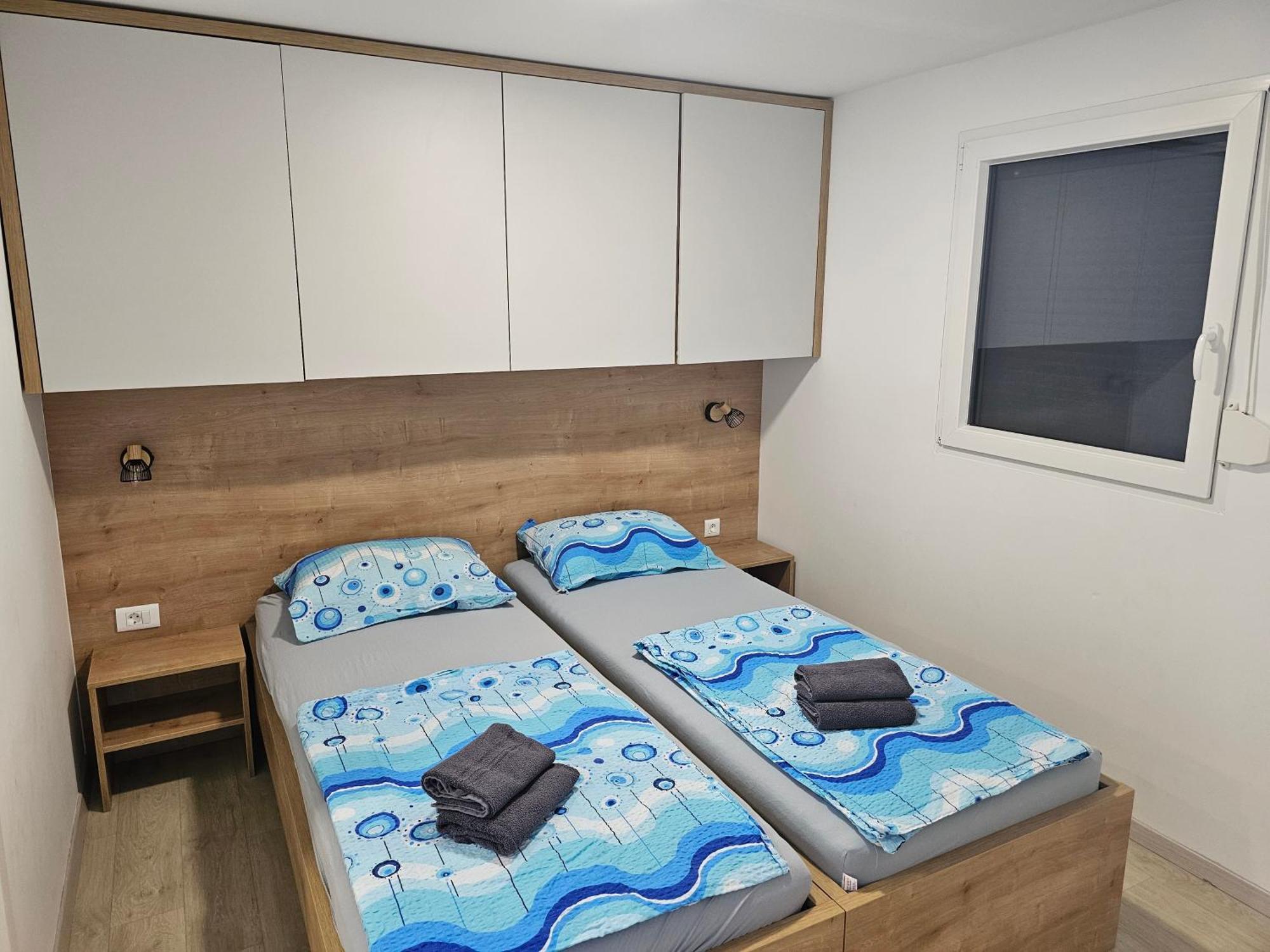 Mobile Home Tina Тисно Екстериор снимка