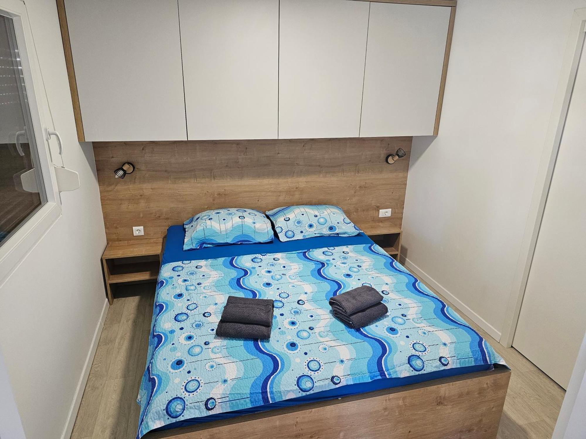Mobile Home Tina Тисно Екстериор снимка