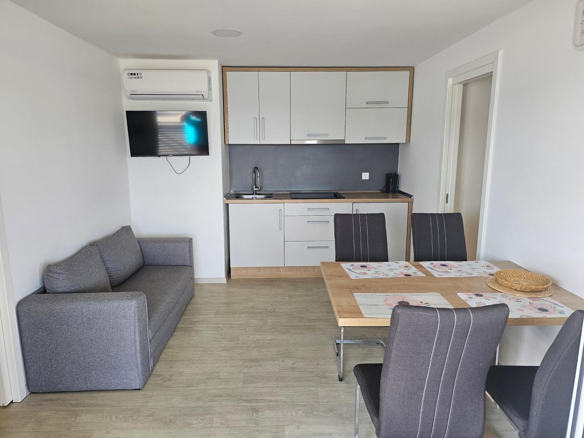 Mobile Home Tina Тисно Екстериор снимка
