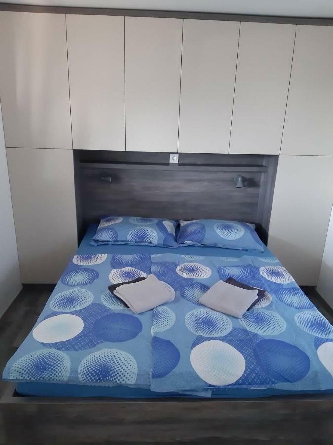 Mobile Home Tina Тисно Екстериор снимка