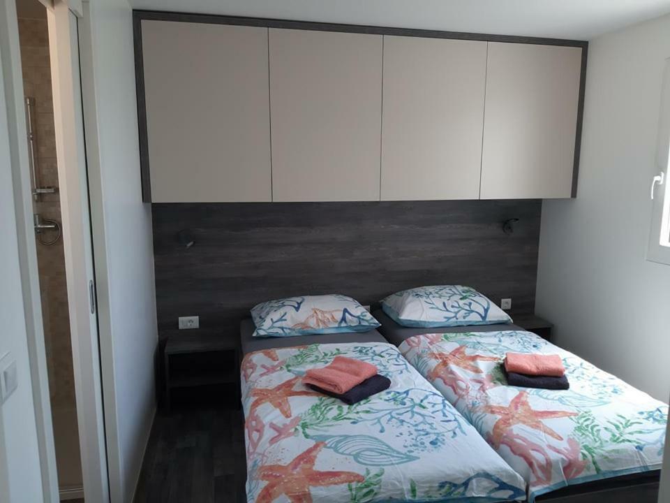 Mobile Home Tina Тисно Екстериор снимка