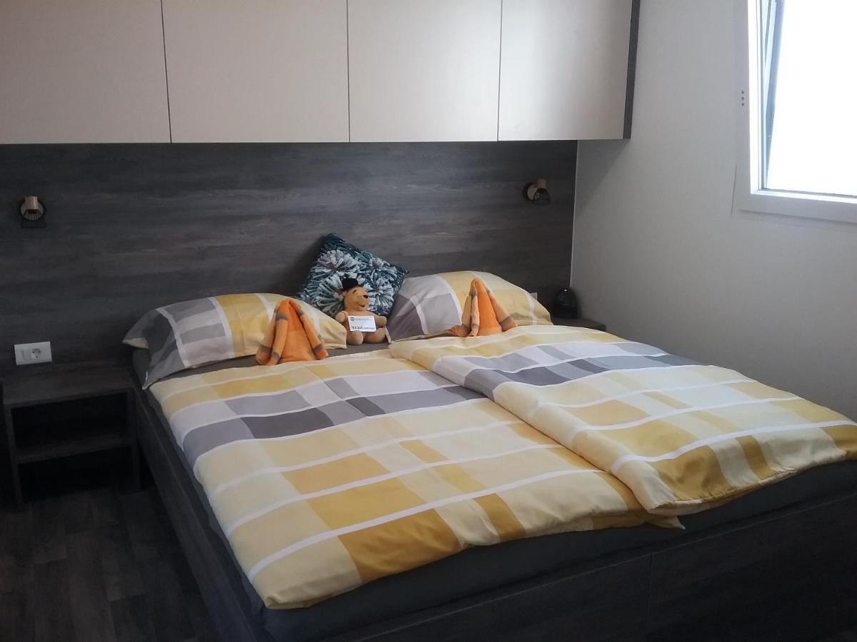 Mobile Home Tina Тисно Екстериор снимка