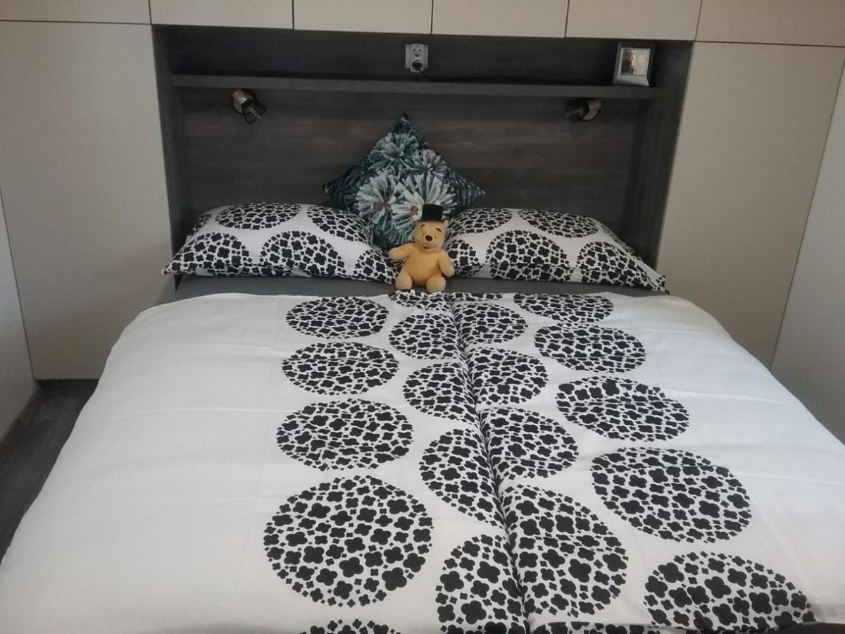Mobile Home Tina Тисно Екстериор снимка