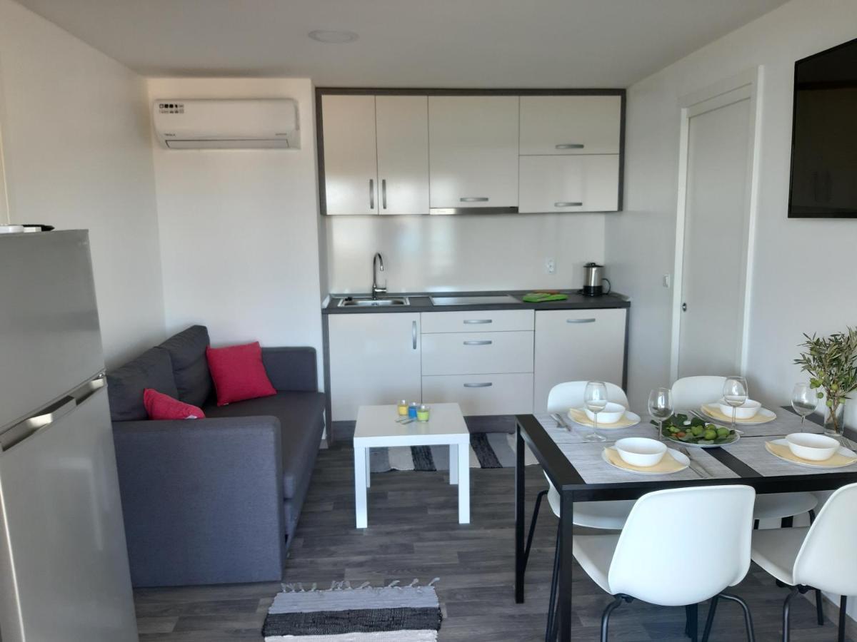 Mobile Home Tina Тисно Екстериор снимка